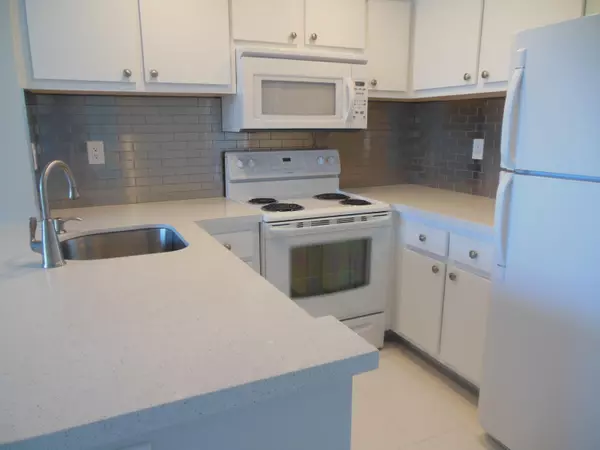 West Palm Beach, FL 33401,728 Executive Center DR 31