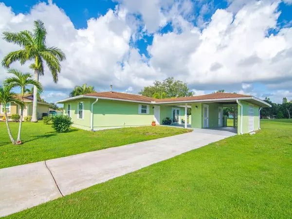 Port Saint Lucie, FL 34983,315 NE Brasher CT