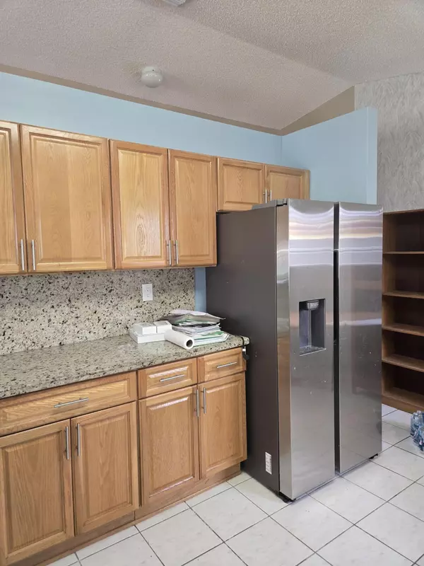 Pembroke Pines, FL 33028,17116 NW 12th CT