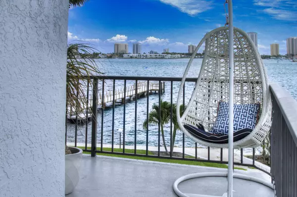 Riviera Beach, FL 33404,3040 Lake Shore DR 305