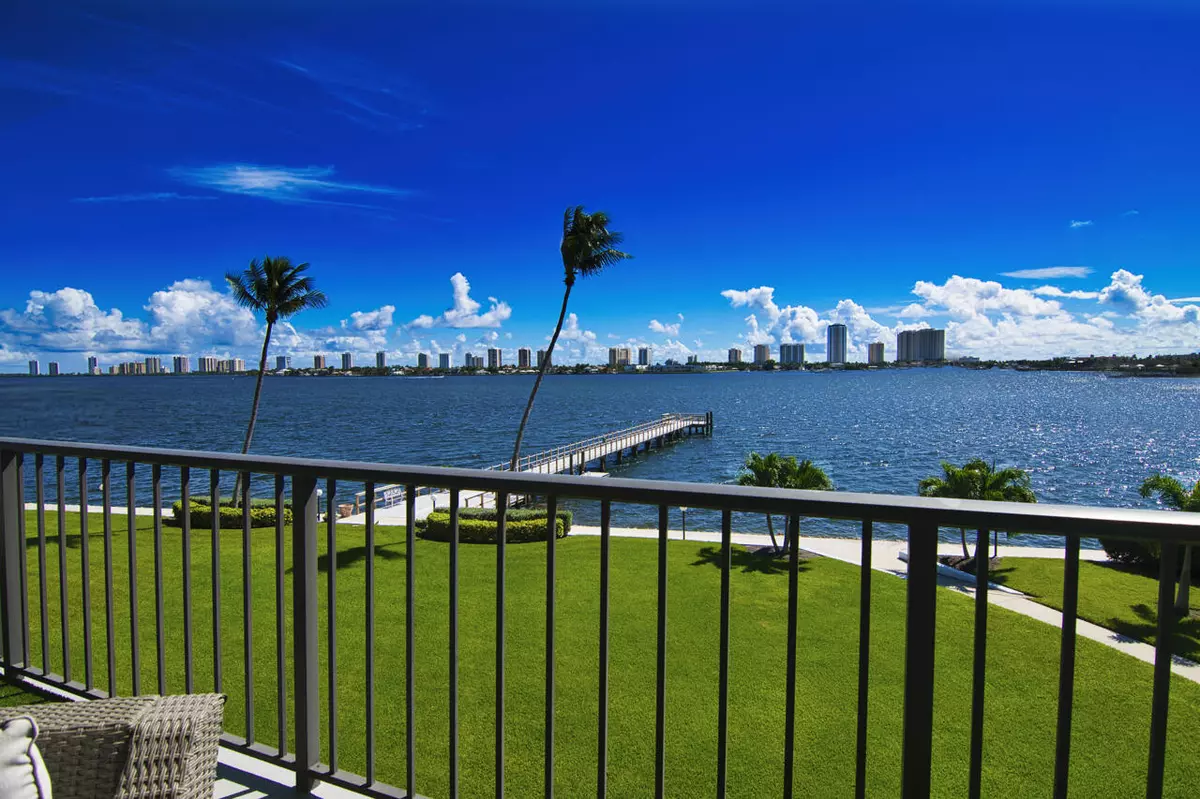 Riviera Beach, FL 33404,3040 Lake Shore DR 305