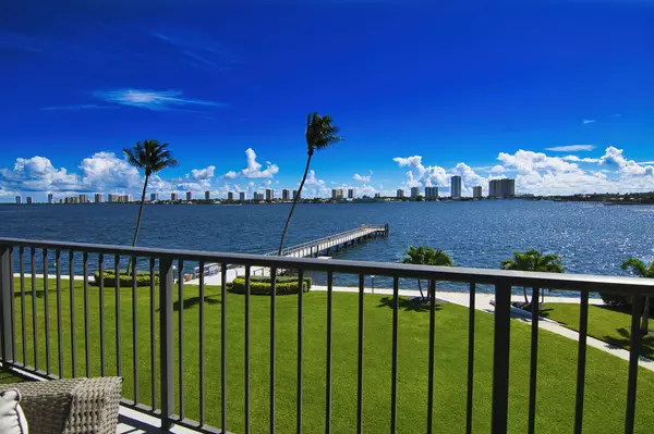 3040 Lake Shore DR 305, Riviera Beach, FL 33404