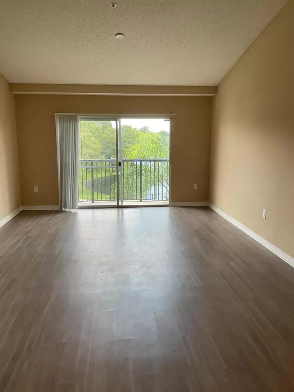 West Palm Beach, FL 33417,4177 N Haverhill RD 820