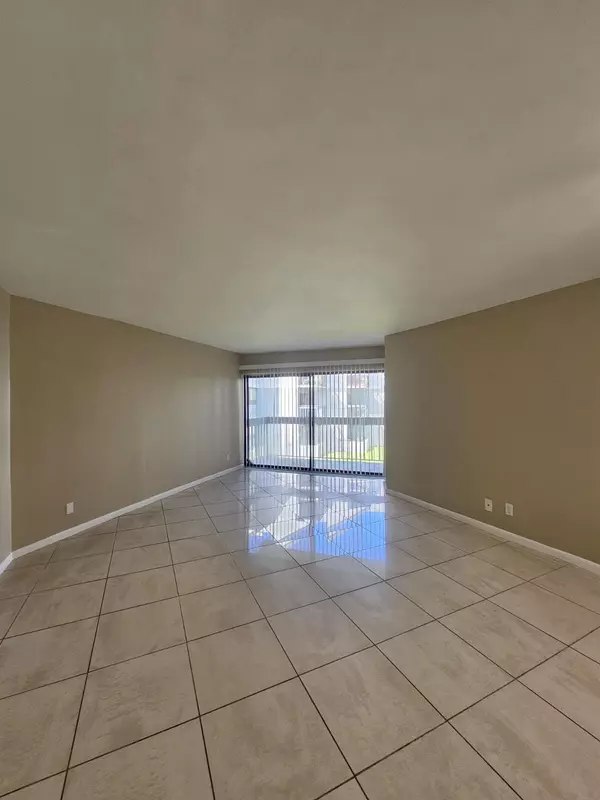 West Palm Beach, FL 33401,1880 N Congress AVE 201