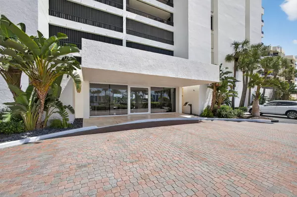 Jupiter, FL 33469,19900 Beach RD 602