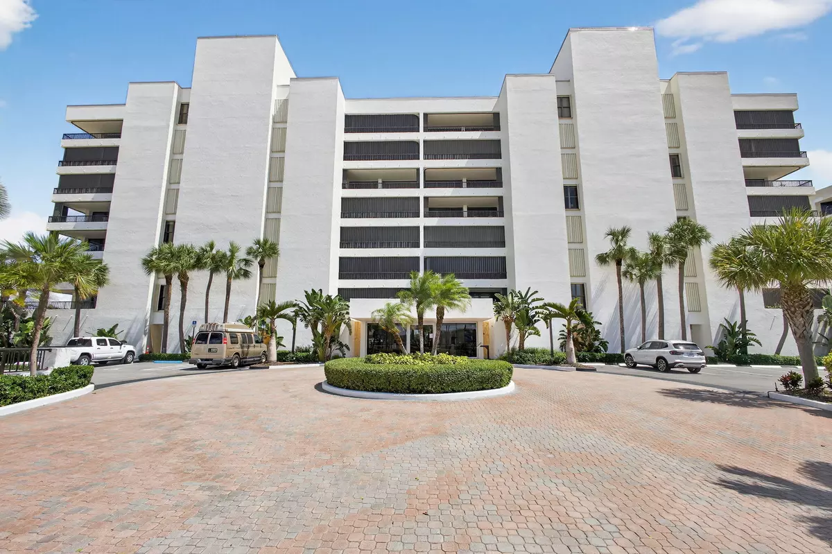 Jupiter, FL 33469,19900 Beach RD 602