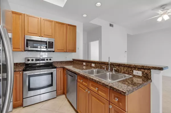 Lake Worth Beach, FL 33460,518 N Federal HWY 15