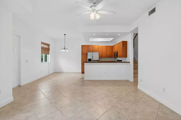 Lake Worth Beach, FL 33460,518 N Federal HWY 15