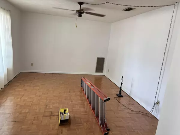 Vero Beach, FL 32962,615 4th ST