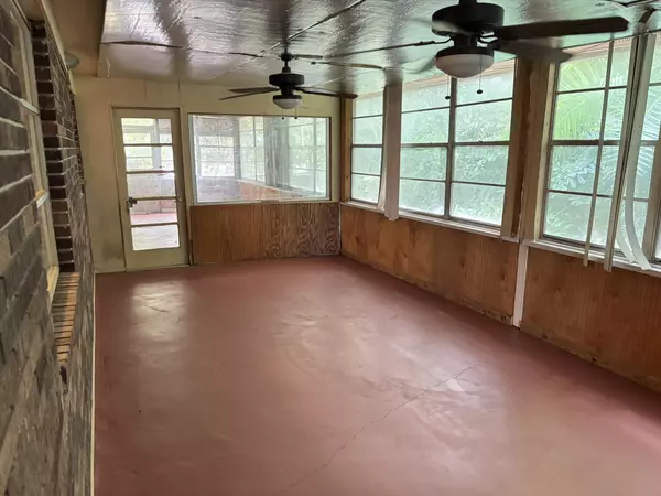 Vero Beach, FL 32962,615 4th ST