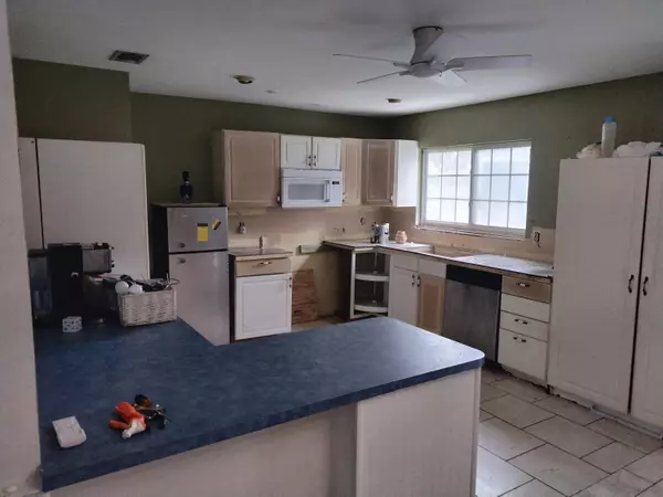 Port Saint Lucie, FL 34952,2342 SE Midtown RD
