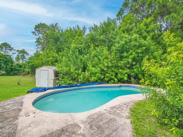 Fort Pierce, FL 34982,5717 Birch DR