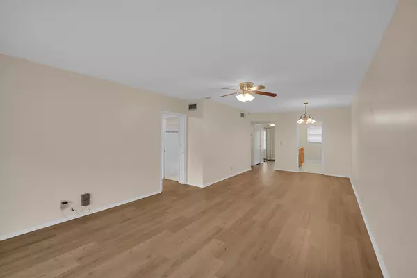 Delray Beach, FL 33445,2340 SW 22nd AVE 306