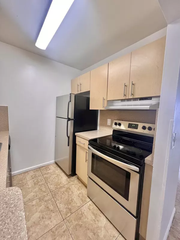 West Palm Beach, FL 33401,1500 N Congress AVE B24