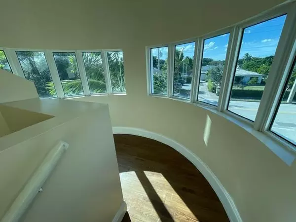 West Palm Beach, FL 33407,5820 N Flagler DR