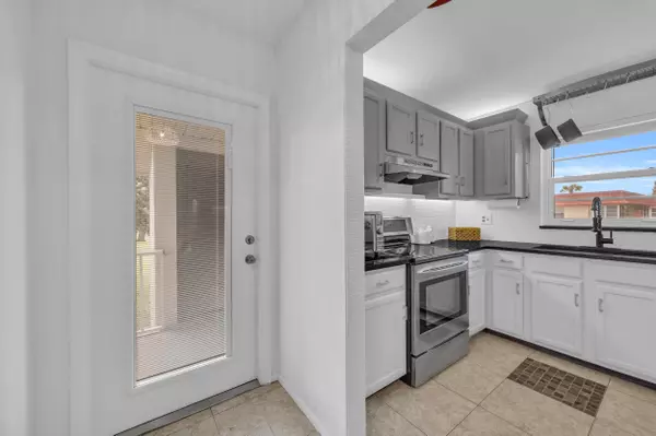 Vero Beach, FL 32962,48 Woodland DR 207