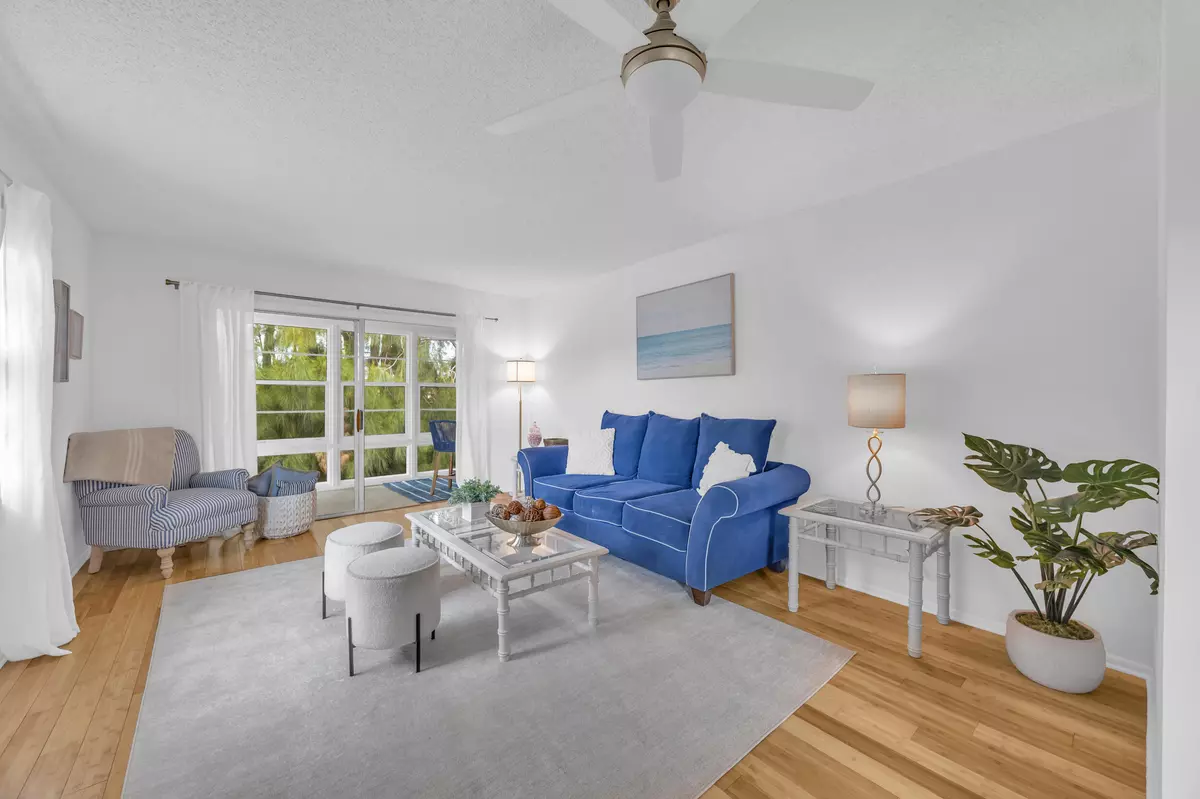 Vero Beach, FL 32962,48 Woodland DR 207