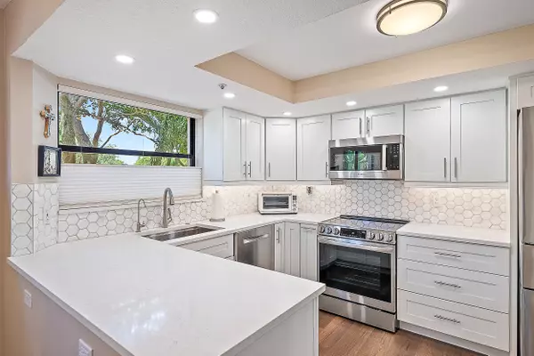 Juno Beach, FL 33408,700 Uno Lago DR 201