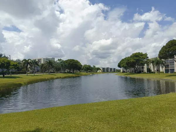 Delray Beach, FL 33446,7320 Amberly LN 305