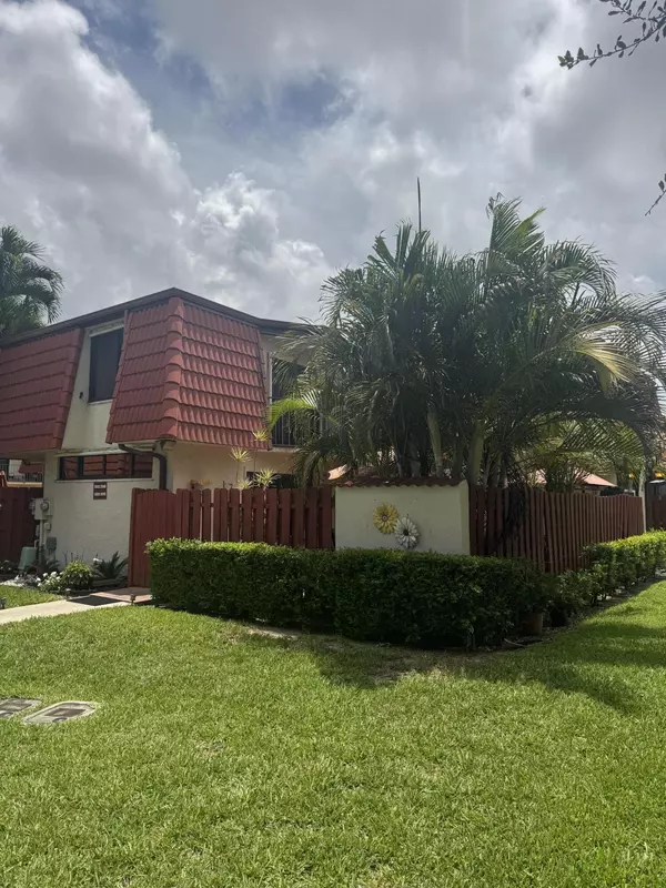 3918 Victoria DR, West Palm Beach, FL 33406