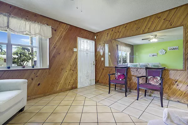 North Lauderdale, FL 33068,7003 SW 20th ST