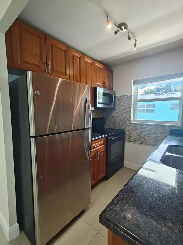 Lake Worth Beach, FL 33460,228 N Federal HWY 5