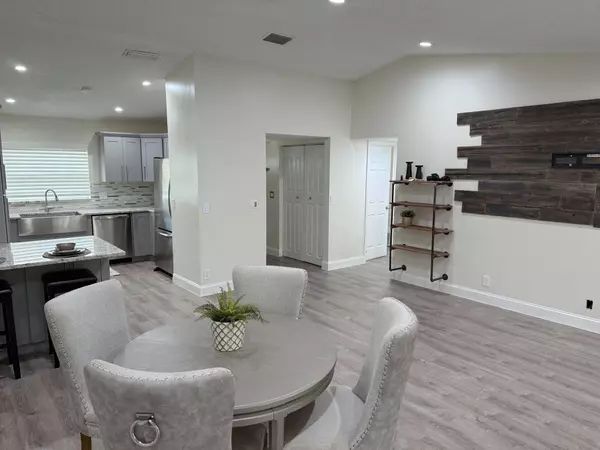 Boynton Beach, FL 33426,21 Chelsea LN