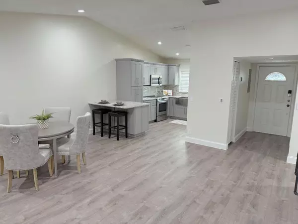 Boynton Beach, FL 33426,21 Chelsea LN