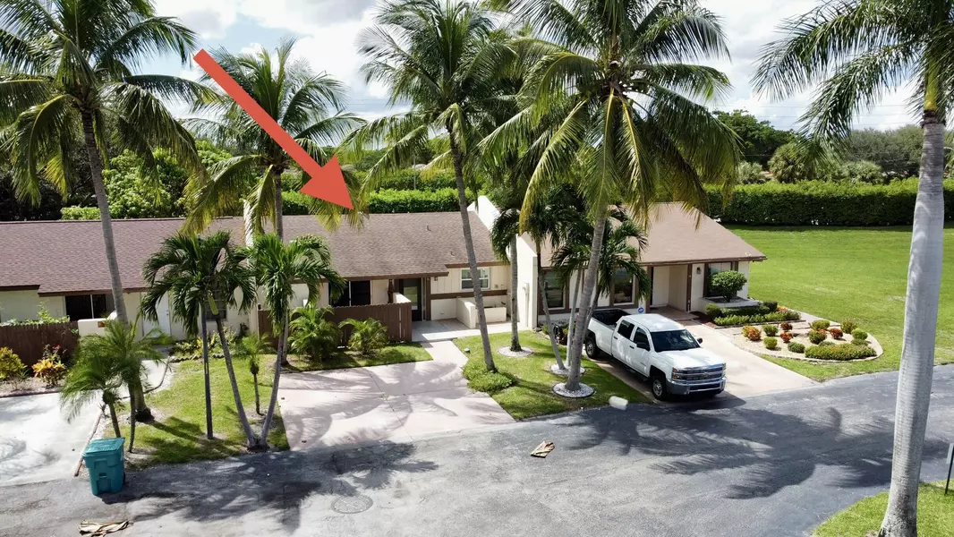 21 Chelsea LN, Boynton Beach, FL 33426