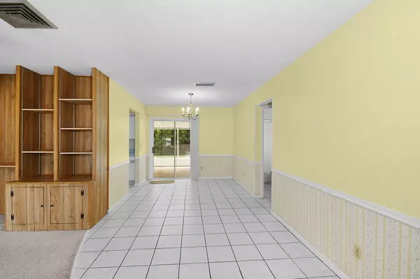 Fort Pierce, FL 34982,907 Buckeye DR