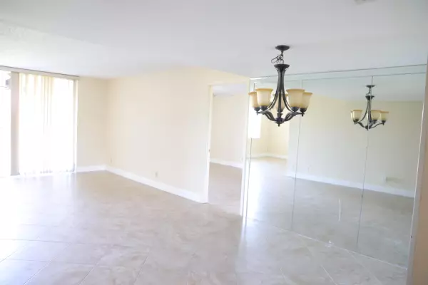 Boca Raton, FL 33487,6400 NW 2nd AVE 423