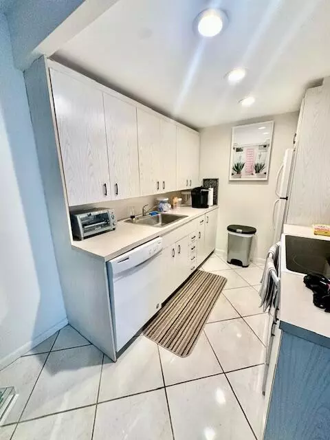 Boca Raton, FL 33434,2009 Cornwall A