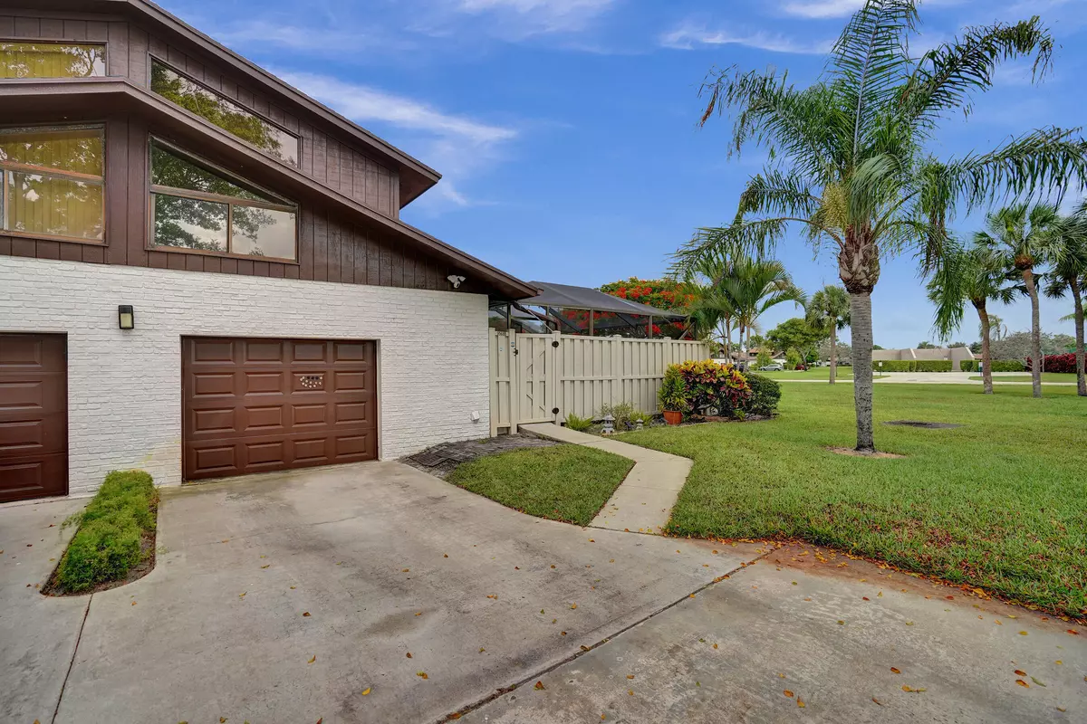 Boca Raton, FL 33496,9568 Boca Gardens Pkwy B