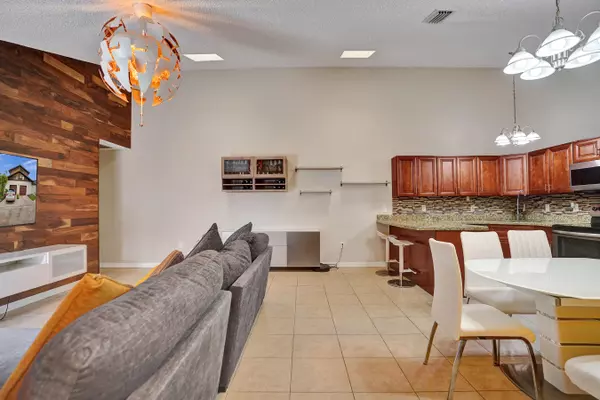 Boca Raton, FL 33496,9568 Boca Gardens Pkwy B