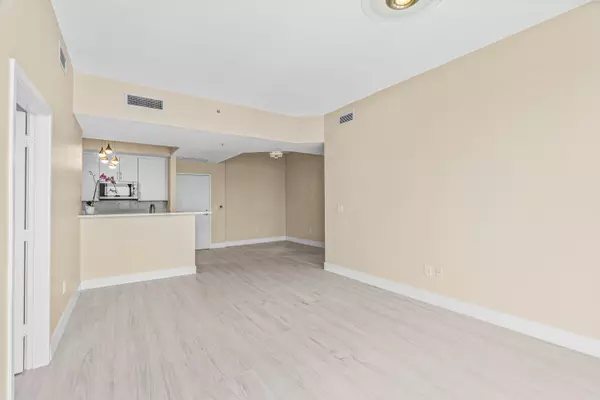 West Palm Beach, FL 33401,1551 N Flagler DR Ph3