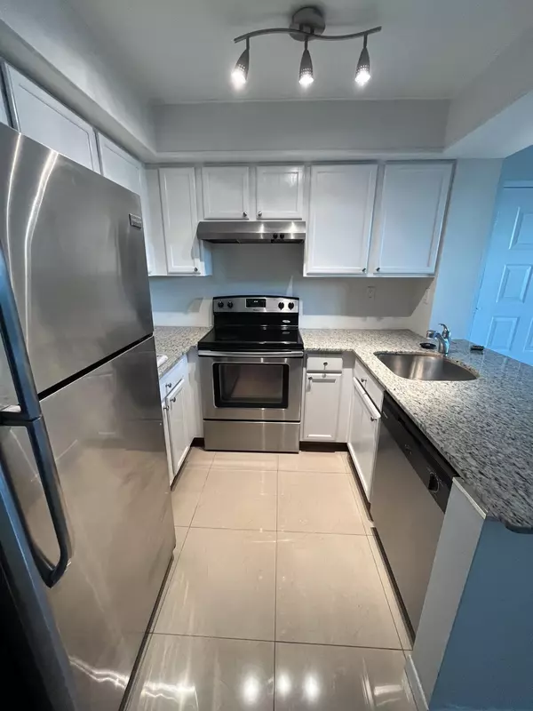 West Palm Beach, FL 33401,752 Executive Center DR 14