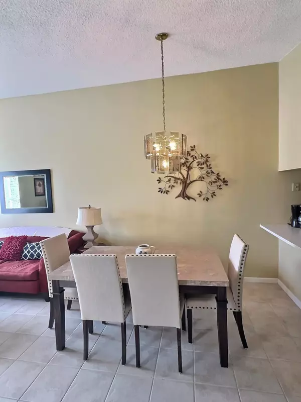 Hypoluxo, FL 33462,117 Waterside DR 117