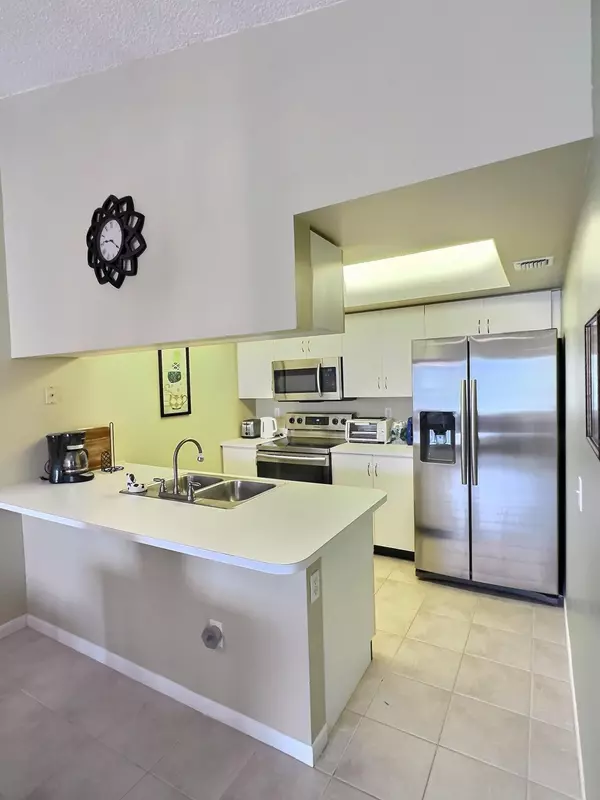 Hypoluxo, FL 33462,117 Waterside DR 117
