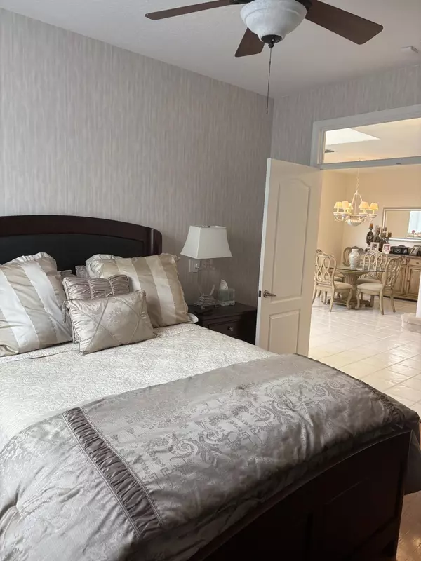 Palm Beach Gardens, FL 33418,927 Augusta Pointe DR