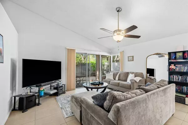 Palm Beach Gardens, FL 33418,16 Commodore PL