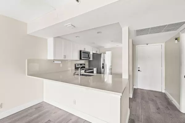 Boca Raton, FL 33432,17 Royal Palm Way 103