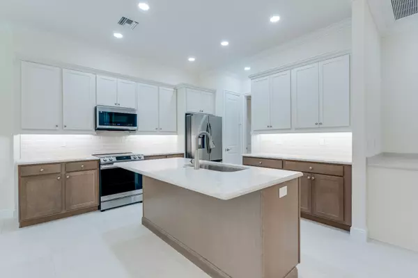 Vero Beach, FL 32967,2005 Bridgepointe CIR 98