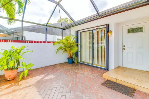 Tamarac, FL 33321,6343 W W Pinehurst CIR D36