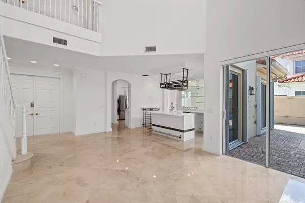 Hollywood, FL 33019,1468 Mariner WAY