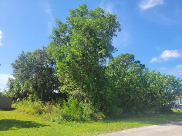 474 SW Kaabe AVE, Port Saint Lucie, FL 34953