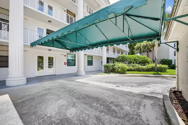 West Palm Beach, FL 33401,3516 Whitehall DR 403