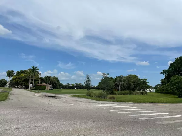 Lake Worth, FL 33467,4539 Luxemburg CT 202