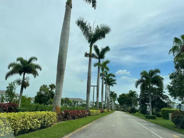 4539 Luxemburg CT 202, Lake Worth, FL 33467