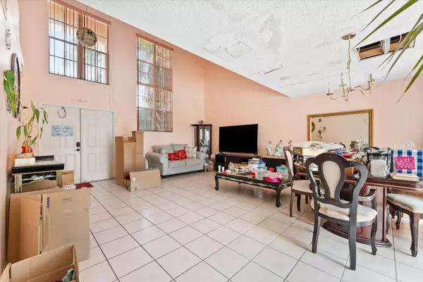 Pembroke Pines, FL 33025,10372 SW 9th LN