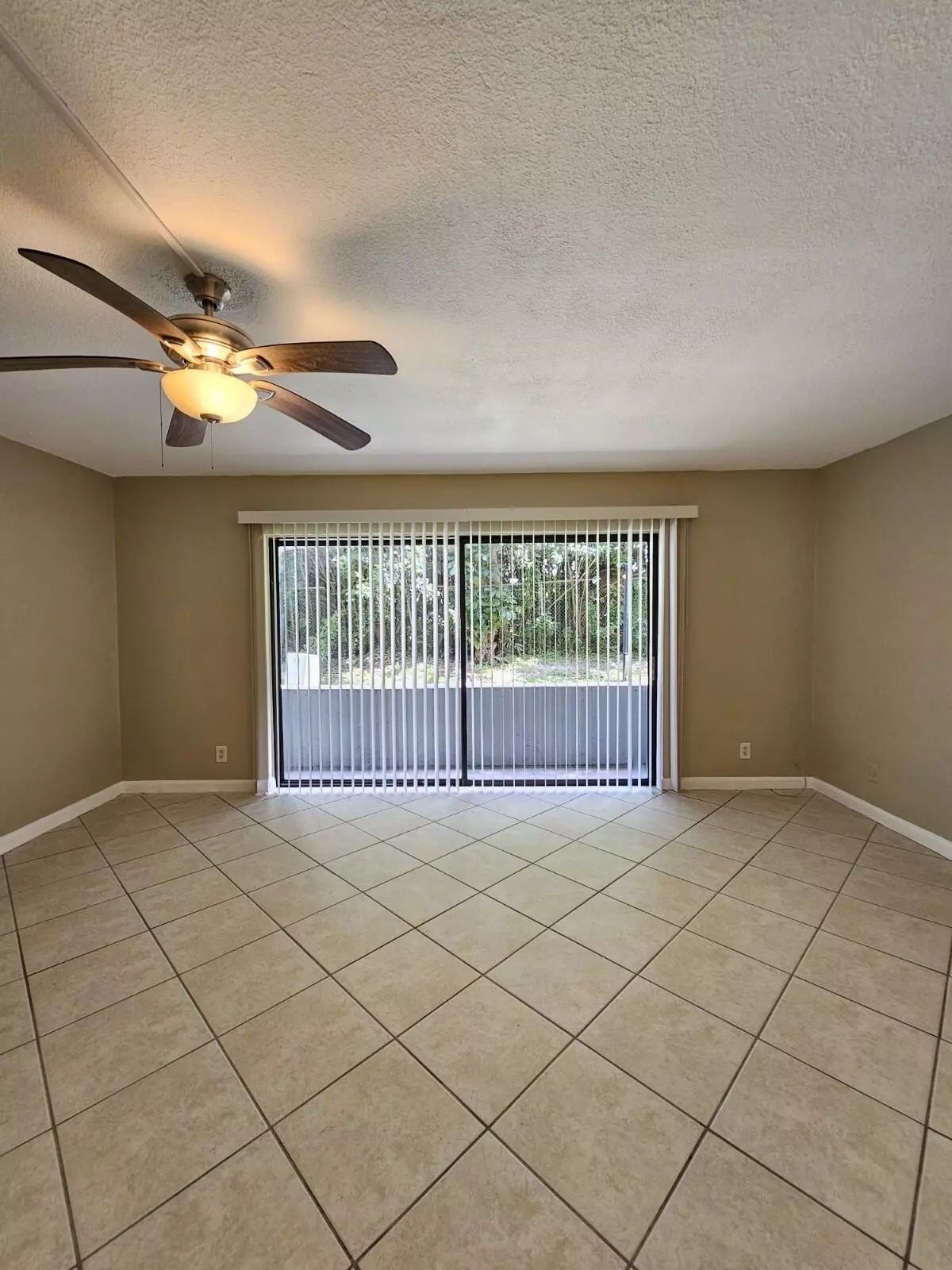 West Palm Beach, FL 33401,2050 N Congress AVE 108